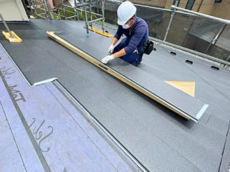 ガルバリウム鋼板屋根の施工